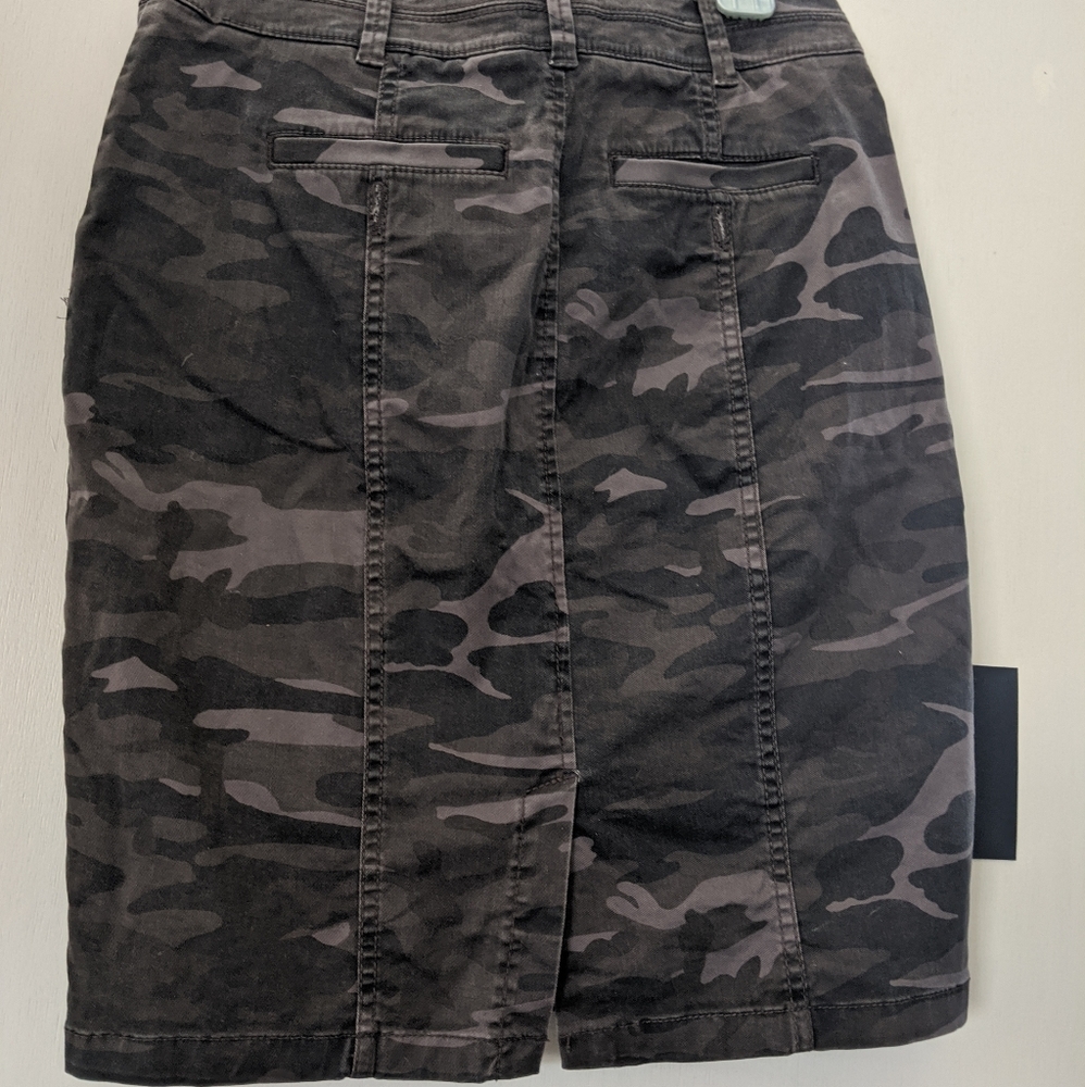 Anne Taylor Loft Gray Camo skirt